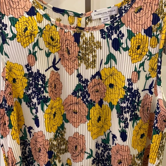 Carolina Belle floral, accordion sleeveless top - Picture 2 of 4